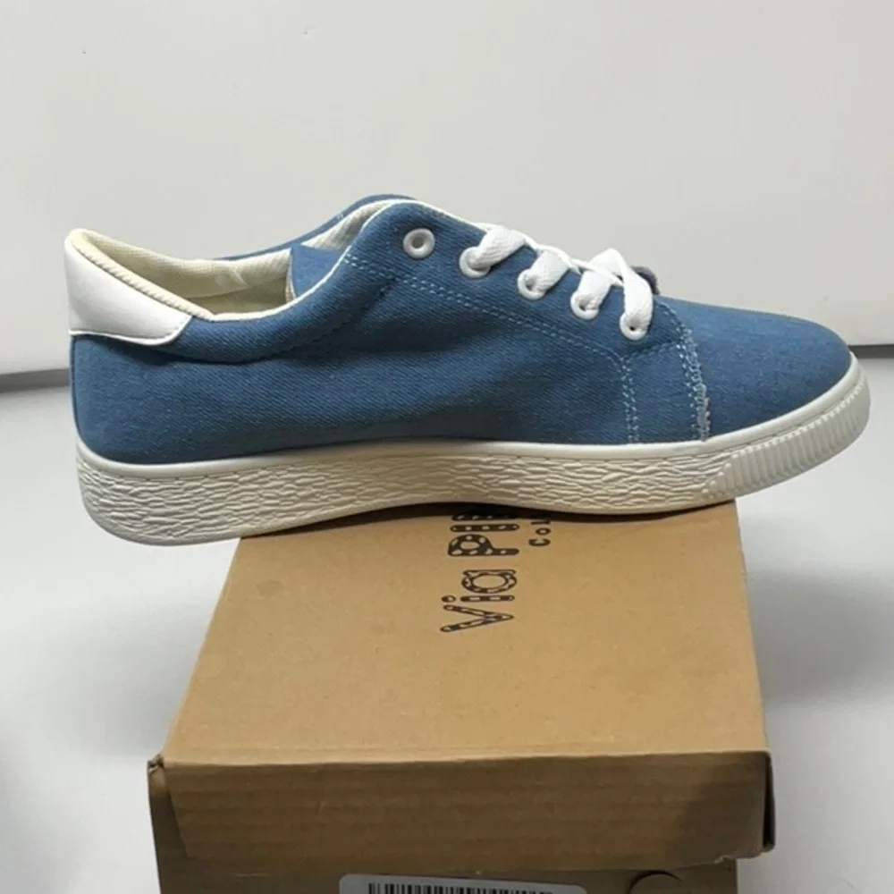 NIB women’s Via Pinky Collection denim embroidered sneakers, size 9 - Picture 3 of 8